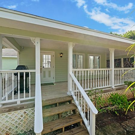 Peace And Play Villa Moss Town Exterior photo