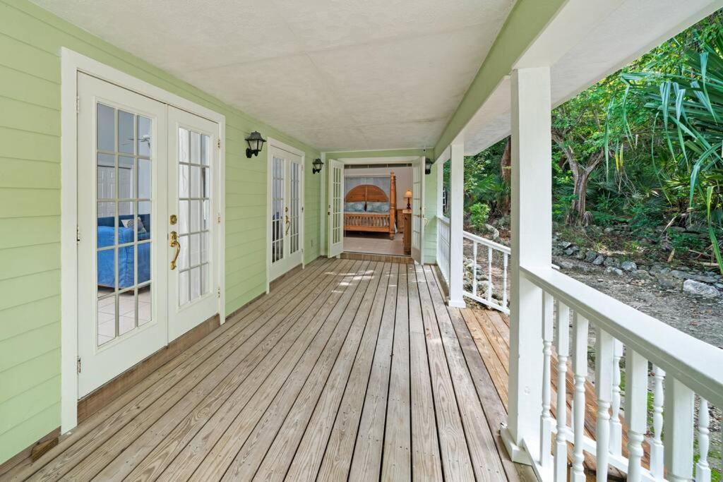 Peace And Play Villa Moss Town Exterior photo