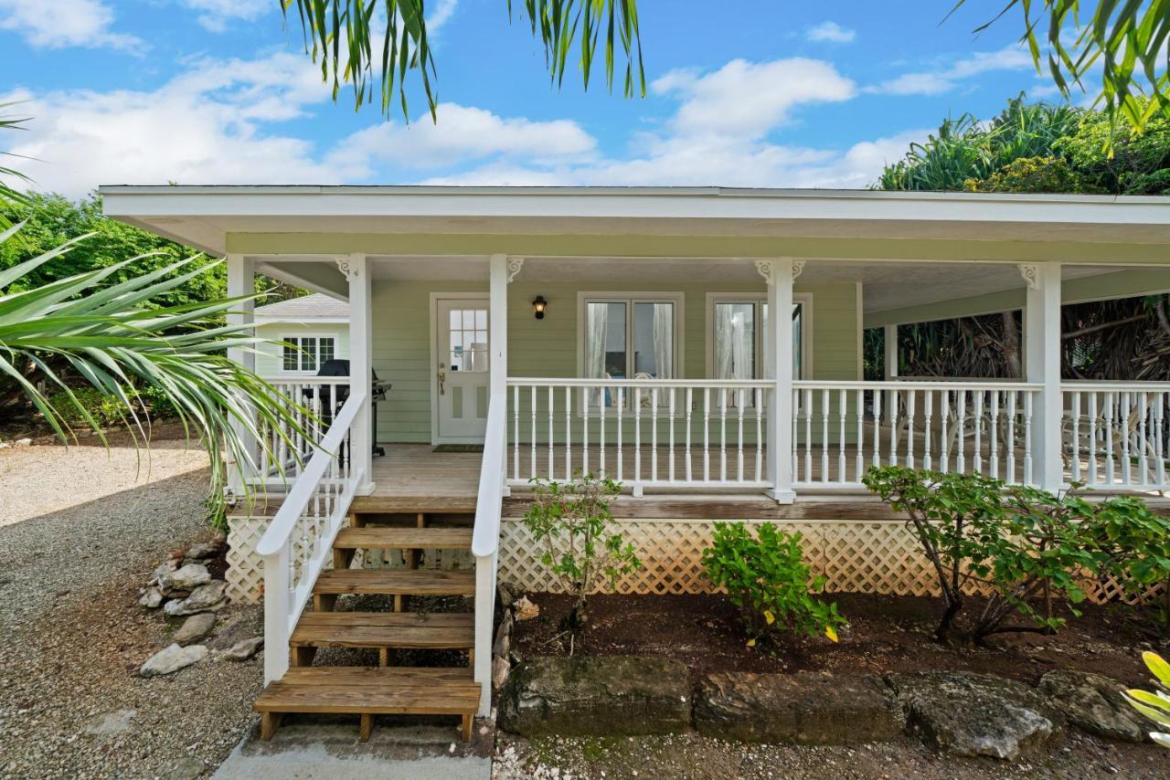 Peace And Play Villa Moss Town Exterior photo